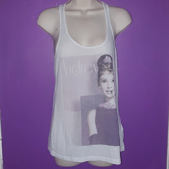 BREAKFAST AT TIFFANYS TANK - Picture 2 of 6